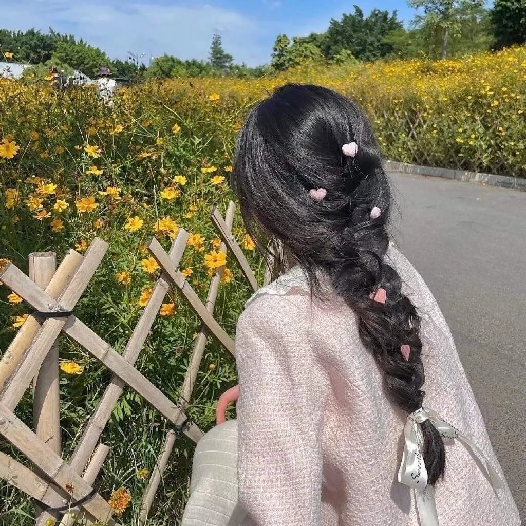 9顶假发的女孩